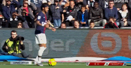 进球有错论! 姆巴佩83场73球，年度59球追平C罗，被吐槽伤害皇马（进球也有错？姆巴佩83战73球、年度59球追平C罗，却遭吐槽伤害皇马）