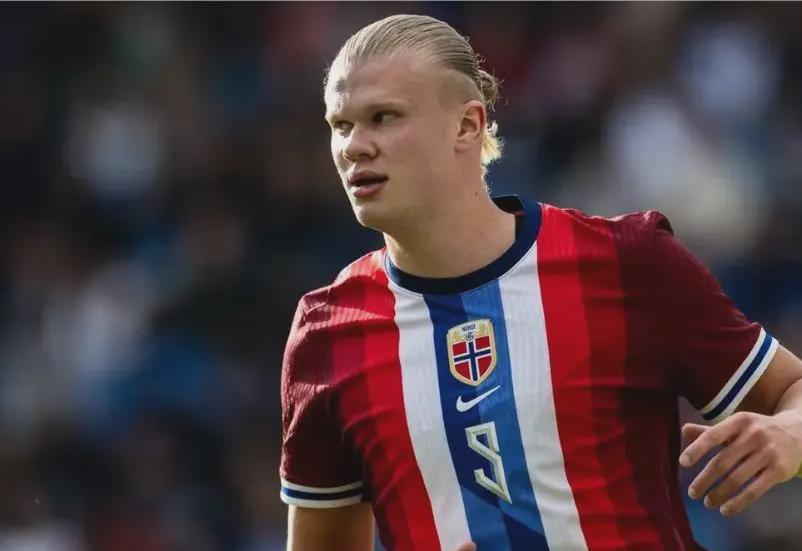 博洛尼亚门将斯科鲁普斯基：守门员首先必须会扑救，脚法其次