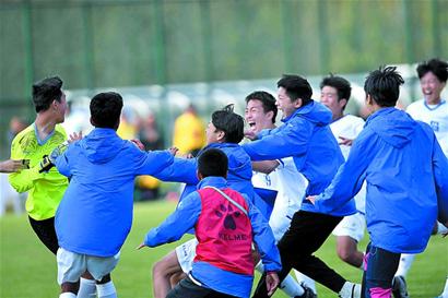 津门虎以1亿投资逆袭联赛前六，培养出三名国脚新星，展现草根逆袭与青训潜力。（津门虎亿元投入冲入前六，三国脚新星崛起，草根逆袭与青训实力凸显）