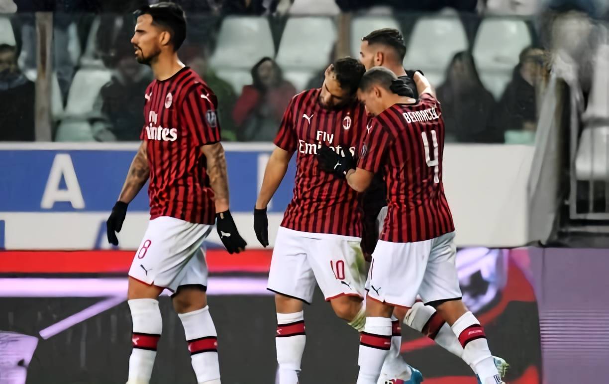 皇家马德里大胜毕尔巴鄂，西甲争冠形势再起波澜（皇马横扫毕尔巴鄂，西甲冠军之争再添变数）