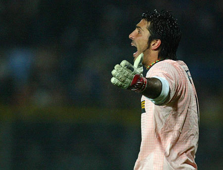 每体：与塞维利亚四月节撞期，西足协重新评估国王杯决赛日期（每体：因与塞维利亚四月节重叠，西足协考虑调整国王杯决赛日期）