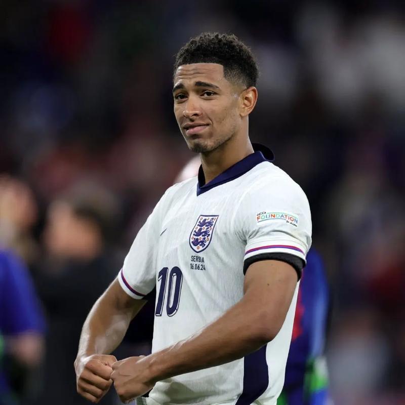 疯狂进球大战！西甲领头羊征服客场，豪取6连胜，领先皇马4分（火力全开！西甲榜首客场凯旋，六连胜在手，甩开皇马4分）