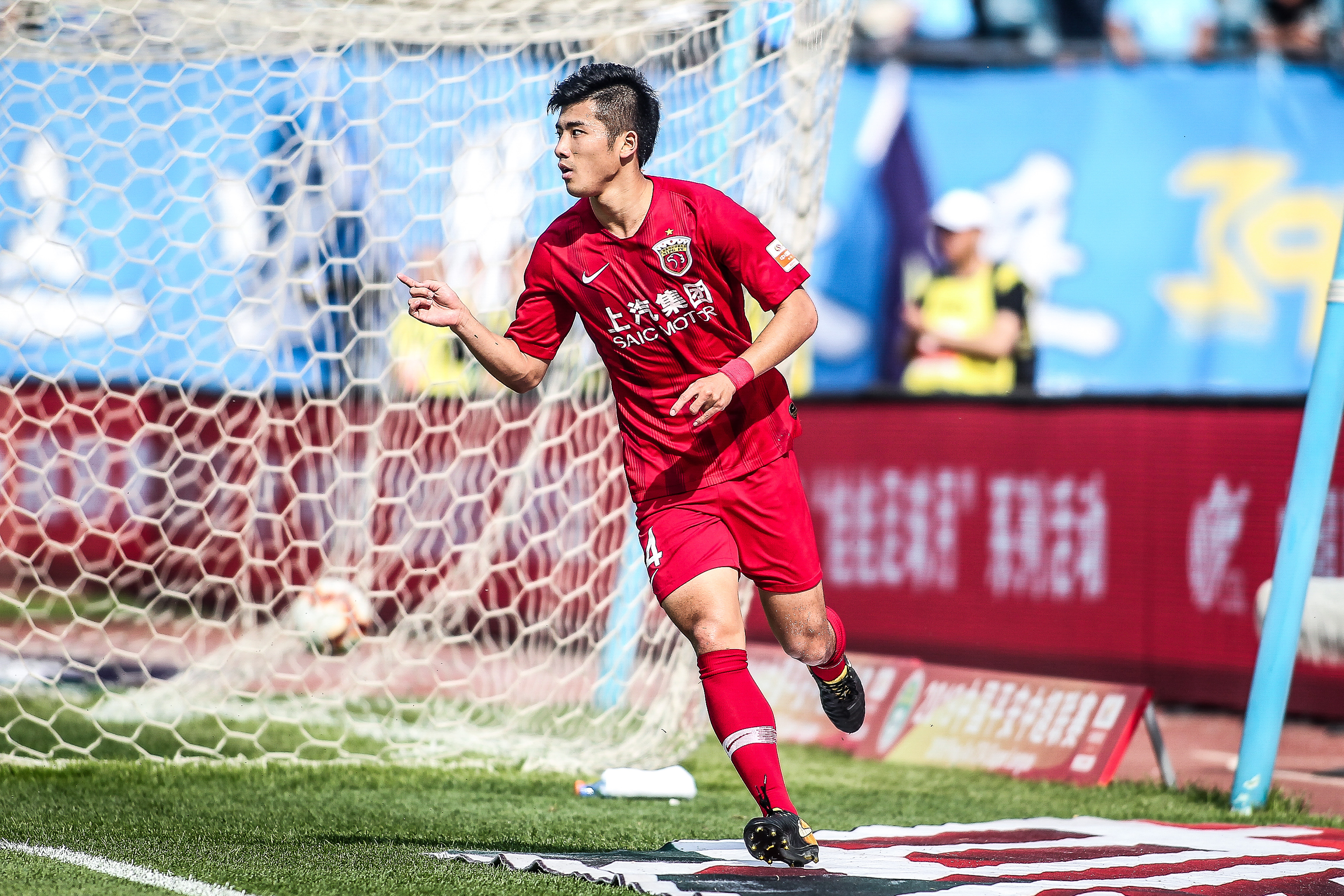 德天空：多家顶级俱乐部有意韦德拉奥果，莱比锡将索要天价（德天空：多家豪门盯上韦德拉奥果，莱比锡开出天价）