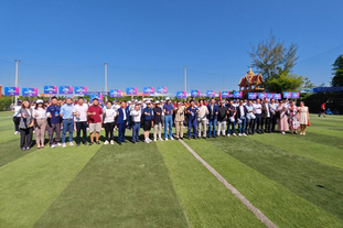 高手在民间！姐妹花脚踩箩筐练习武术，平衡力惊人！（民间卧虎藏龙！姐妹花踩箩筐练武，平衡感逆天）