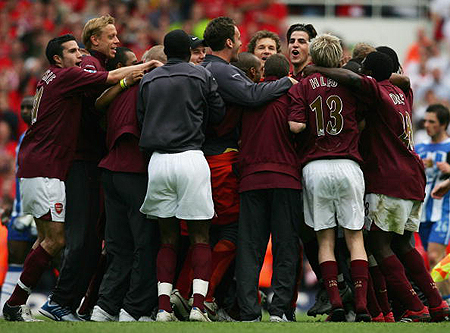 米堡官方：允许主帅爱德华兹与狼队谈判，已与后者达成协议条款