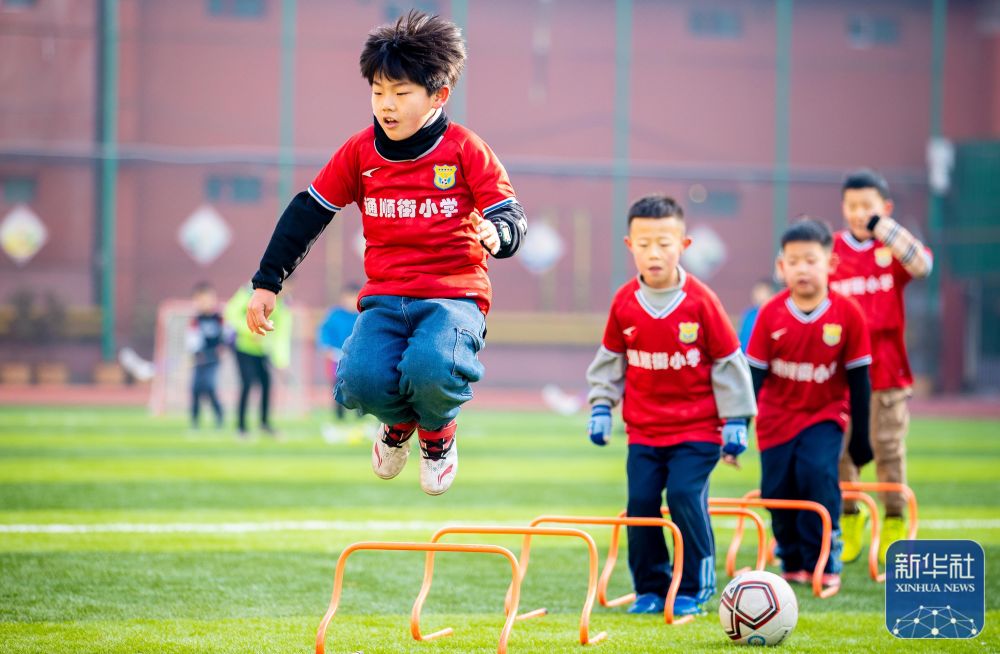 国米0比1利物浦遭欧冠两连败，VAR判点致胜（VAR判罚点球成关键，国米0-1不敌利物浦遭欧冠两连败）