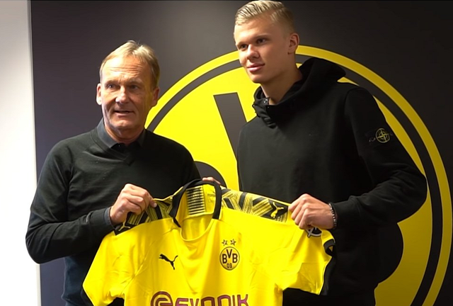 NBA球队战术解析：雄鹿防守策略调整,（NBA战术深度解读：雄鹿防守体系的调整）