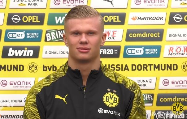 舒梅切尔谈阿诺德被球迷嘘：这不对，他应该受到球迷们的欢迎（舒梅切尔：阿诺德被嘘不妥，球迷本应欢迎他）