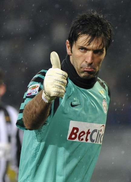 历史首次女裁判担任中超主裁，董方雨将执法西海岸vs亚泰（中超史上首位女主裁上任：董方雨将执法西海岸对亚泰）