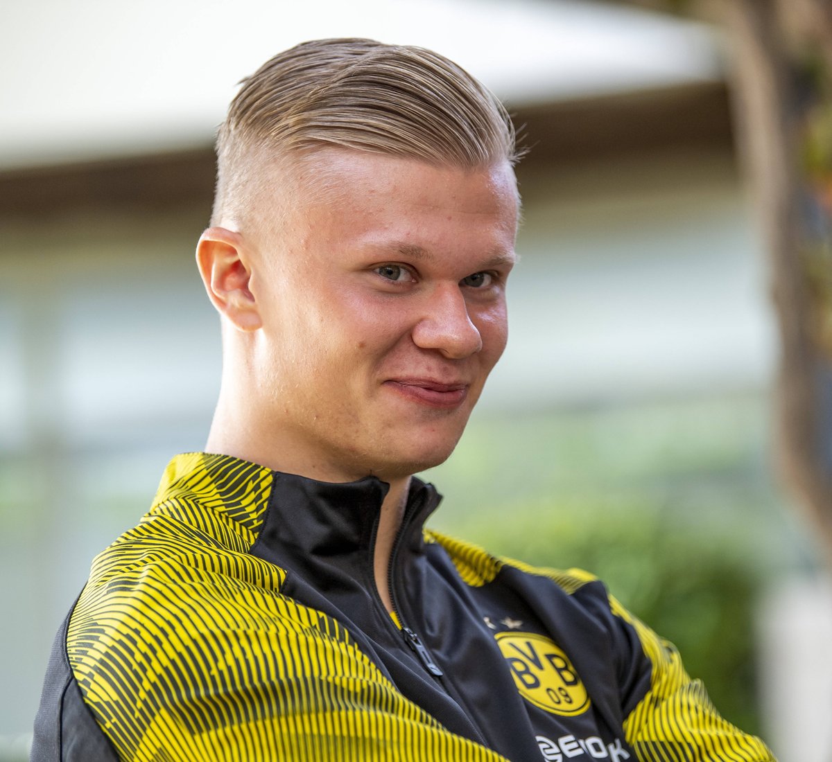 加比亚抱怨对手拖延时间，主裁：补时给了，你们想要15分钟吗（加比亚不满对手拖延，主裁回应：补时已给，还想要15分钟？）