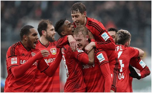 意媒：如果接受降薪，目前年薪600万欧的佩7可能与罗马续约（意媒：佩7年薪600万欧，若同意降薪或将与罗马续约）